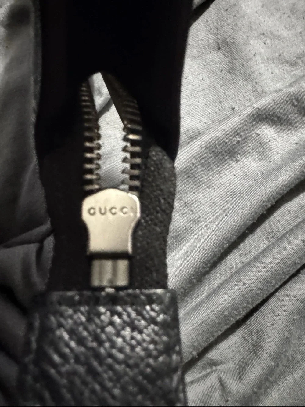 Gucci Black Leather Toiletry Pouch with Cream and Red Logo Stripe